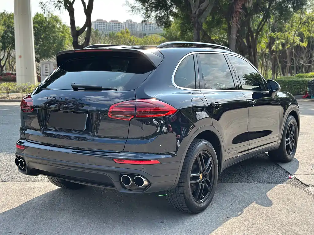 Porsche Cayenne — миниатюра 7