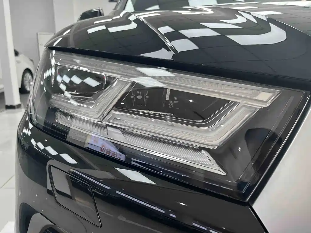 Audi Q5L — миниатюра 15