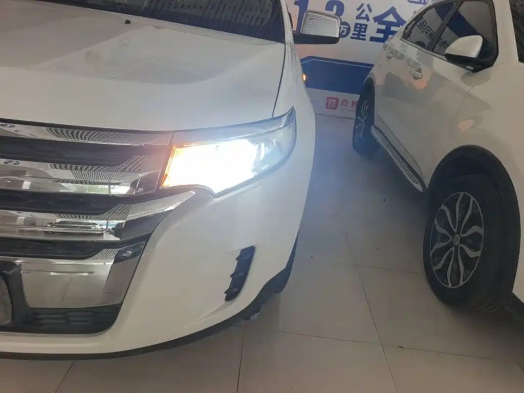 Ford Edge (Import) — миниатюра 24