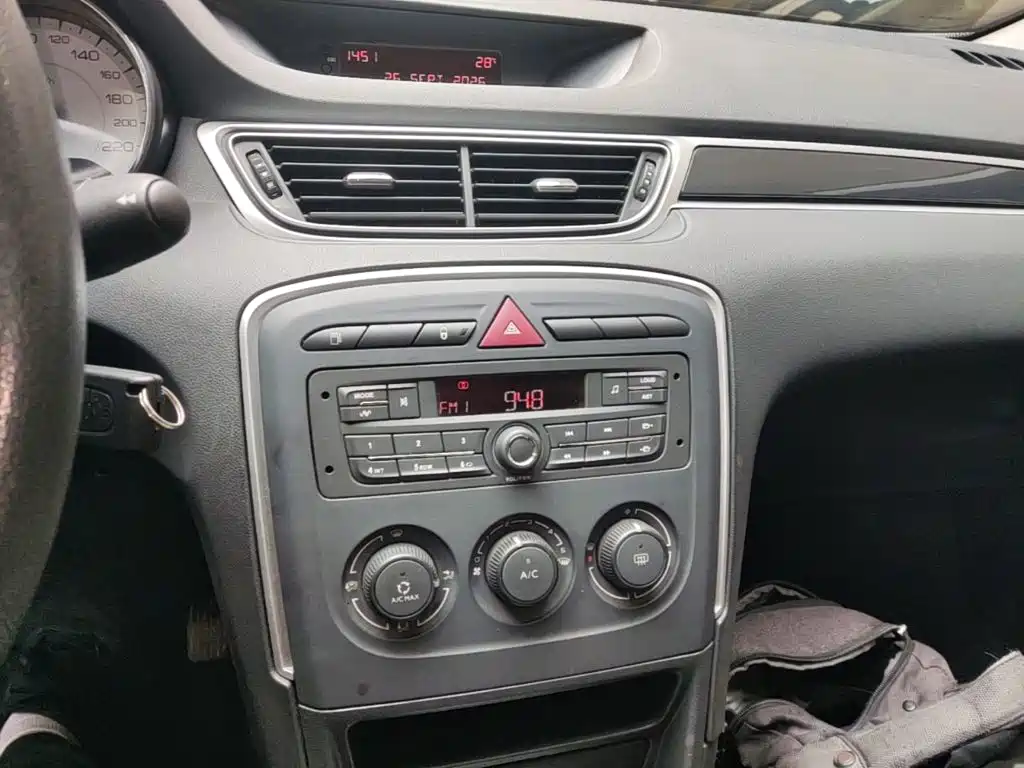 Peugeot 308 — миниатюра 13