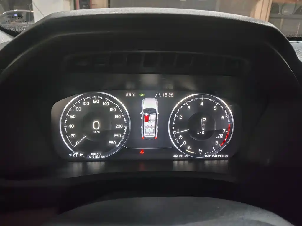 Volvo XC90 — миниатюра 3