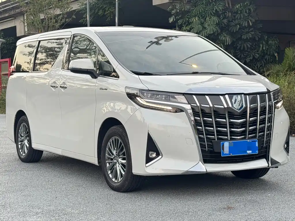 Toyota Alphard — миниатюра 3