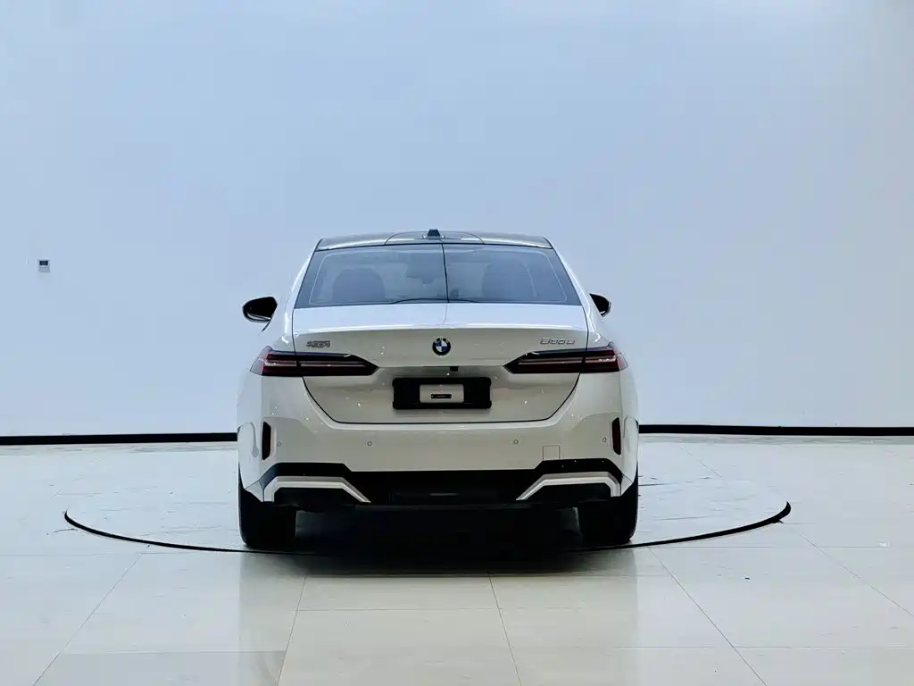 BMW 5 Series — миниатюра 15