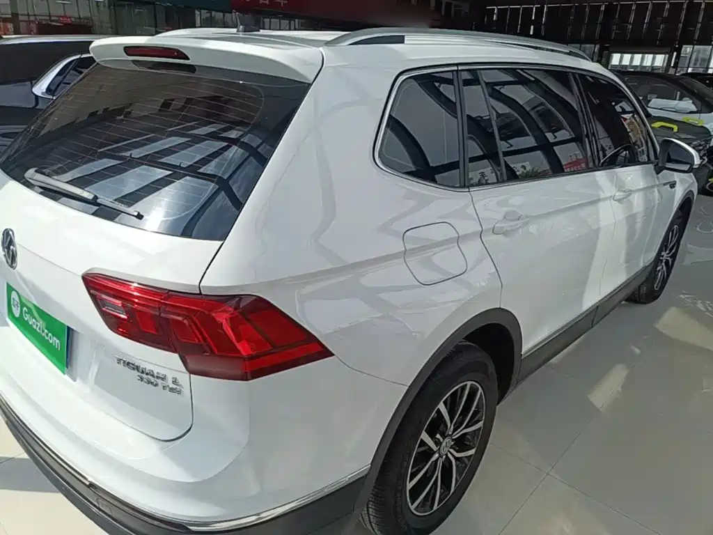 Volkswagen Tiguan L — миниатюра 7