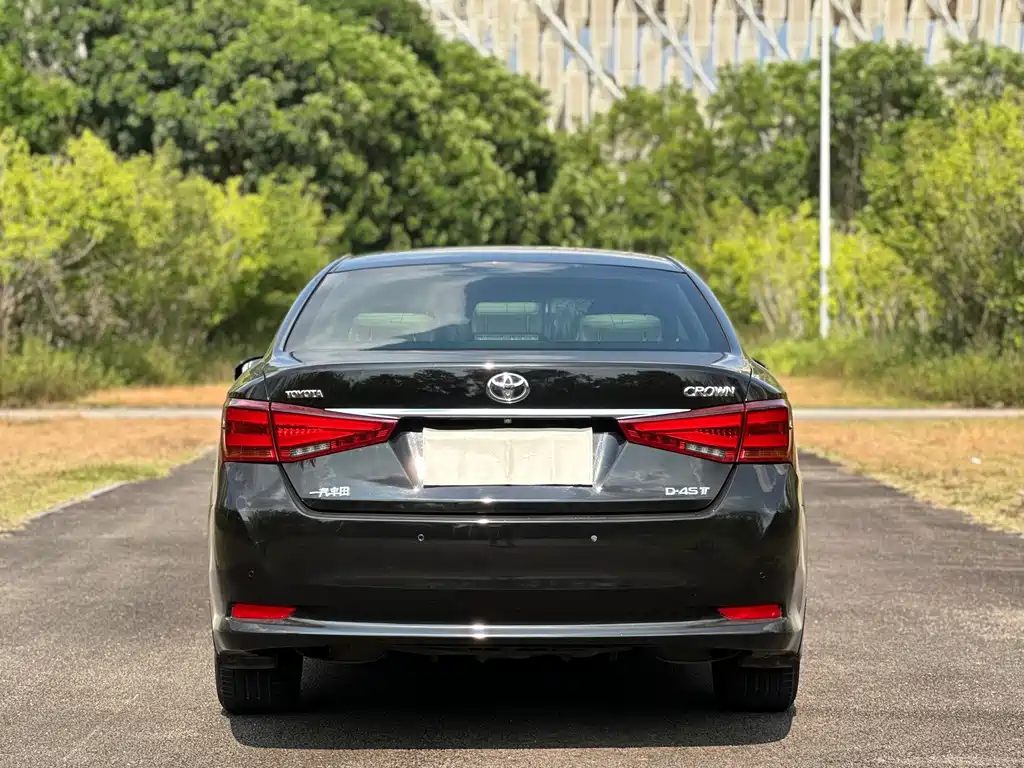 Toyota Crown — миниатюра 4