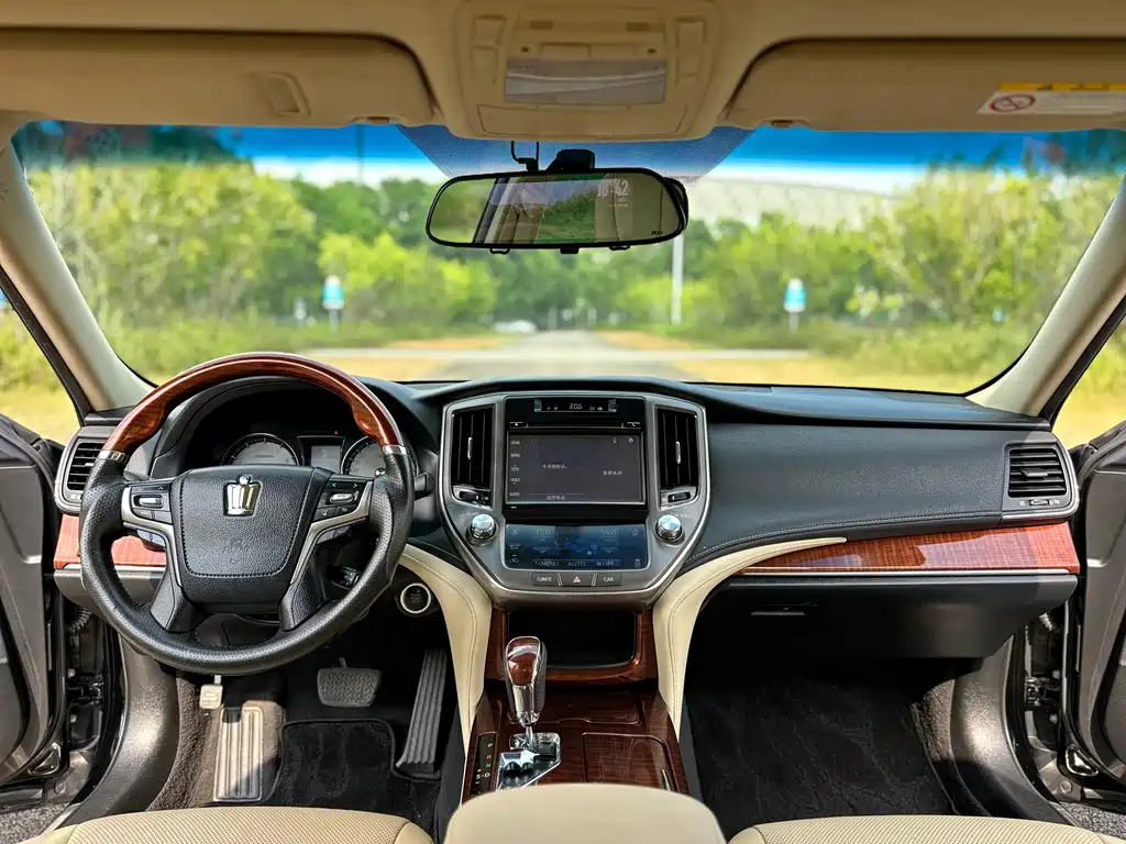Toyota Crown — миниатюра 11