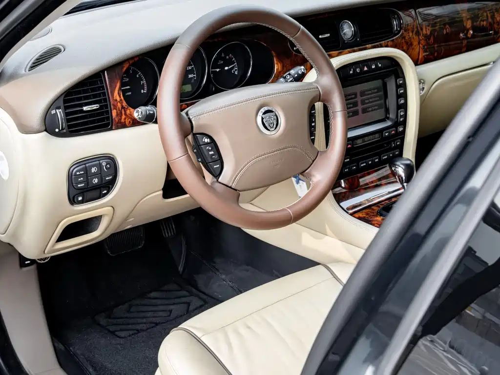 Jaguar XJ — миниатюра 10