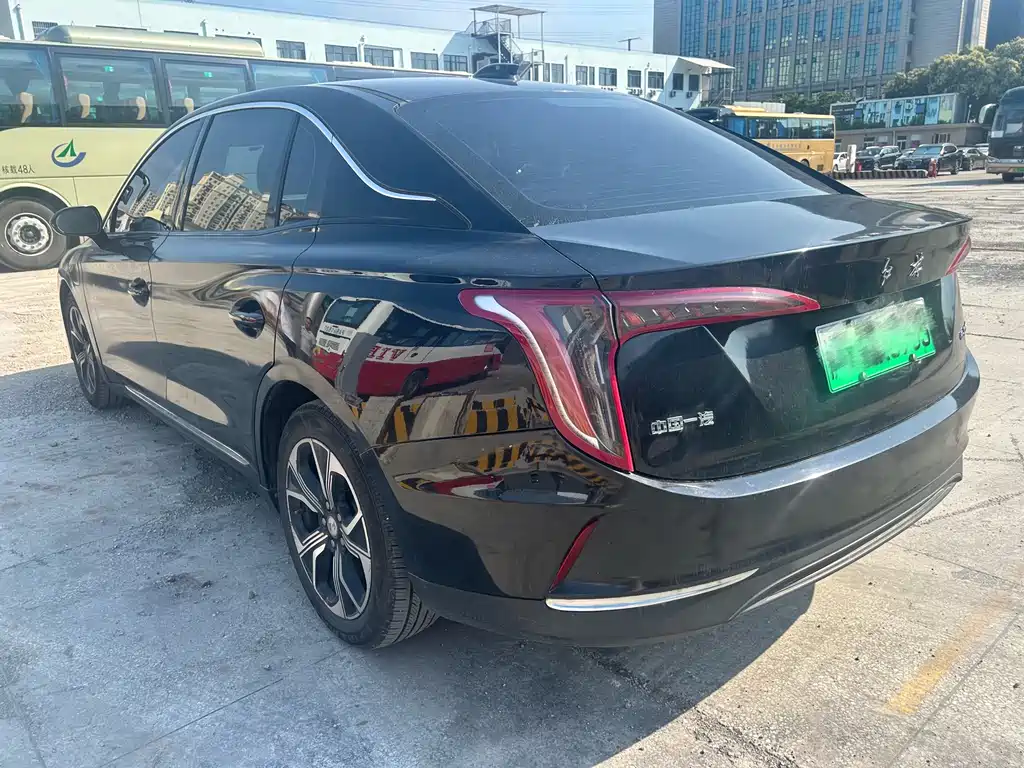 Hongqi E-QM5