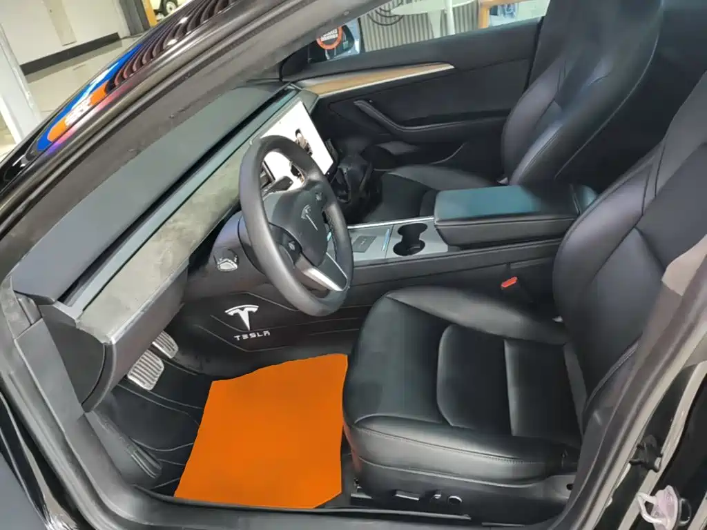 Tesla Model 3 — миниатюра 15