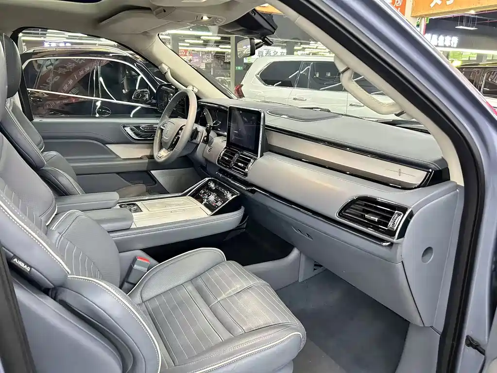 Lincoln Navigator — миниатюра 4
