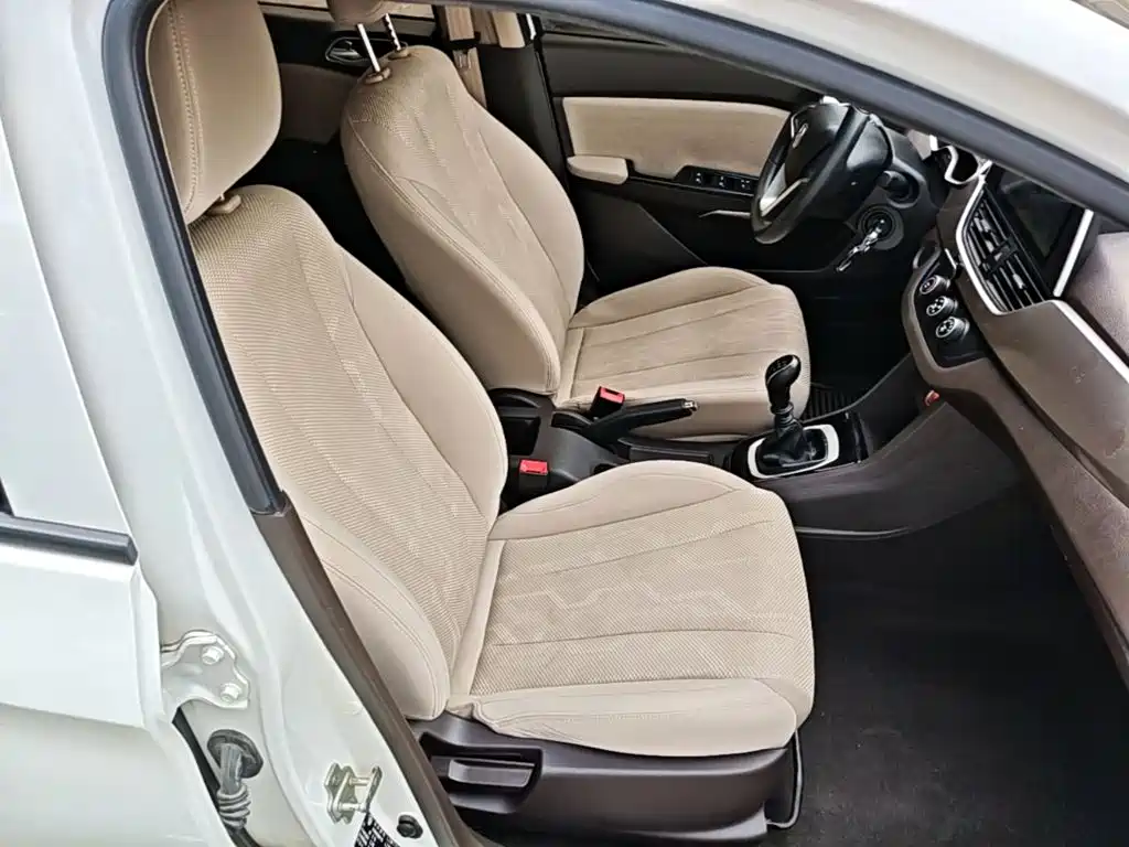 Baojun 310W — миниатюра 25