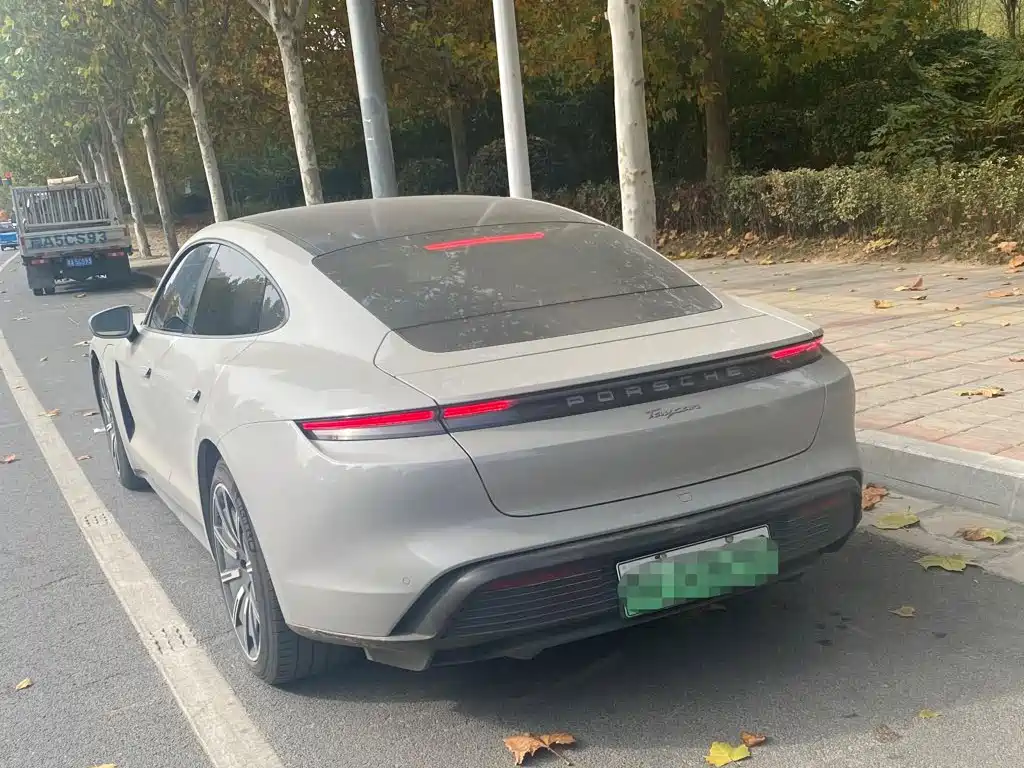 Porsche Taycan — миниатюра 8