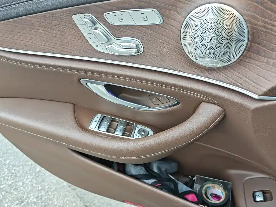Mercedes-Benz E-Class — миниатюра 7