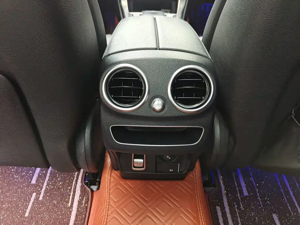 Mercedes-Benz C-Class — миниатюра 11