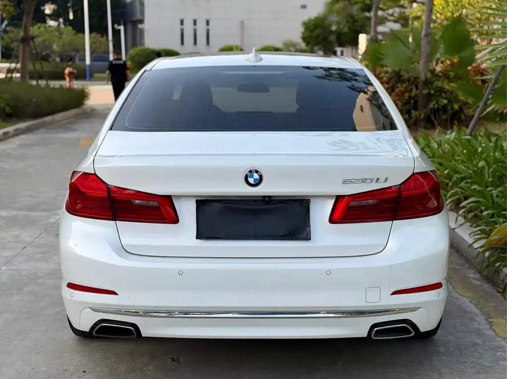 BMW 5 Series — миниатюра 4