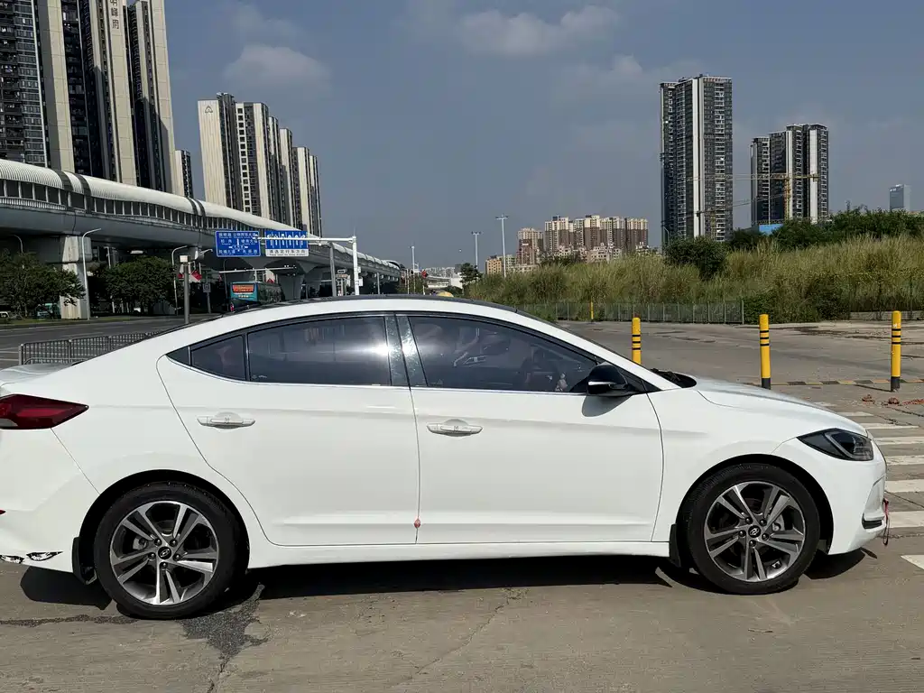 Hyundai Elantra — миниатюра 5