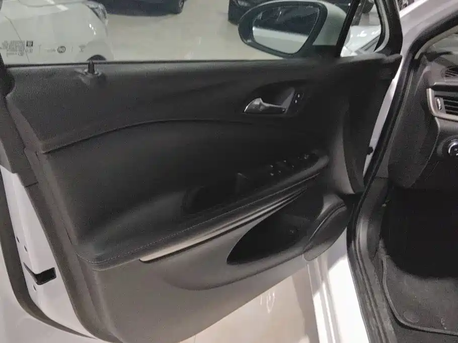 Buick Verano — миниатюра 7