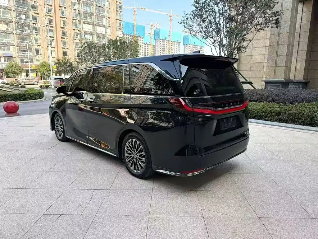 Lexus LM 2023 350h мест