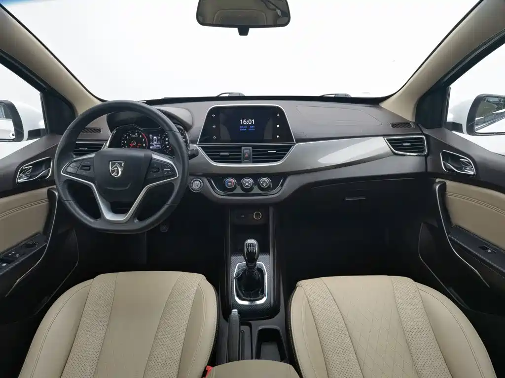 Baojun 310W — миниатюра 5
