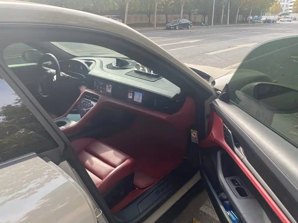 Porsche Taycan — миниатюра 3