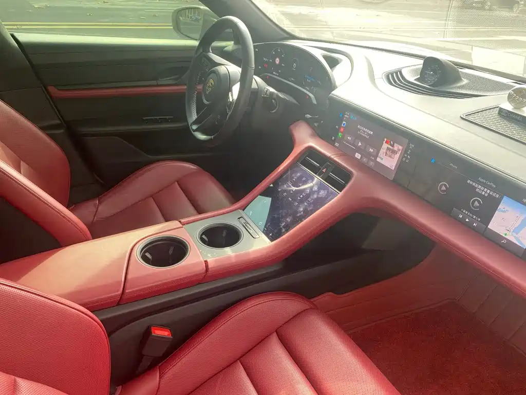 Porsche Taycan — миниатюра 5