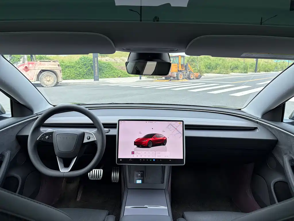 Tesla Model 3 — миниатюра 7