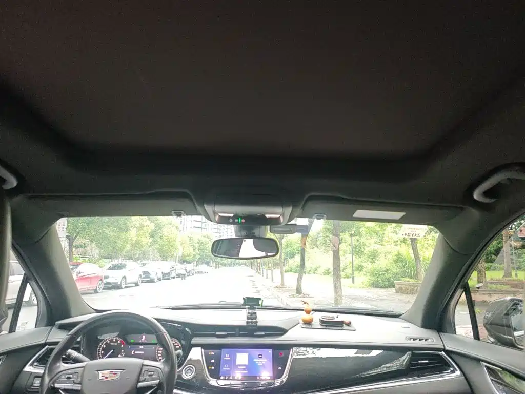 Cadillac XT6 — миниатюра 9