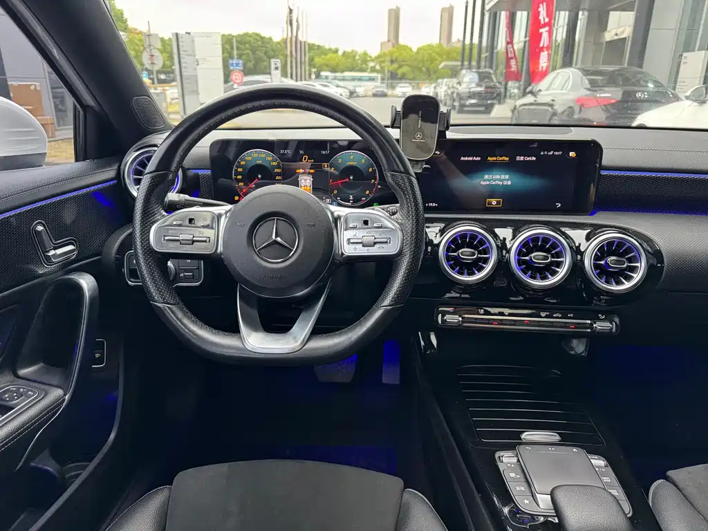 Mercedes-Benz A-Class — миниатюра 11