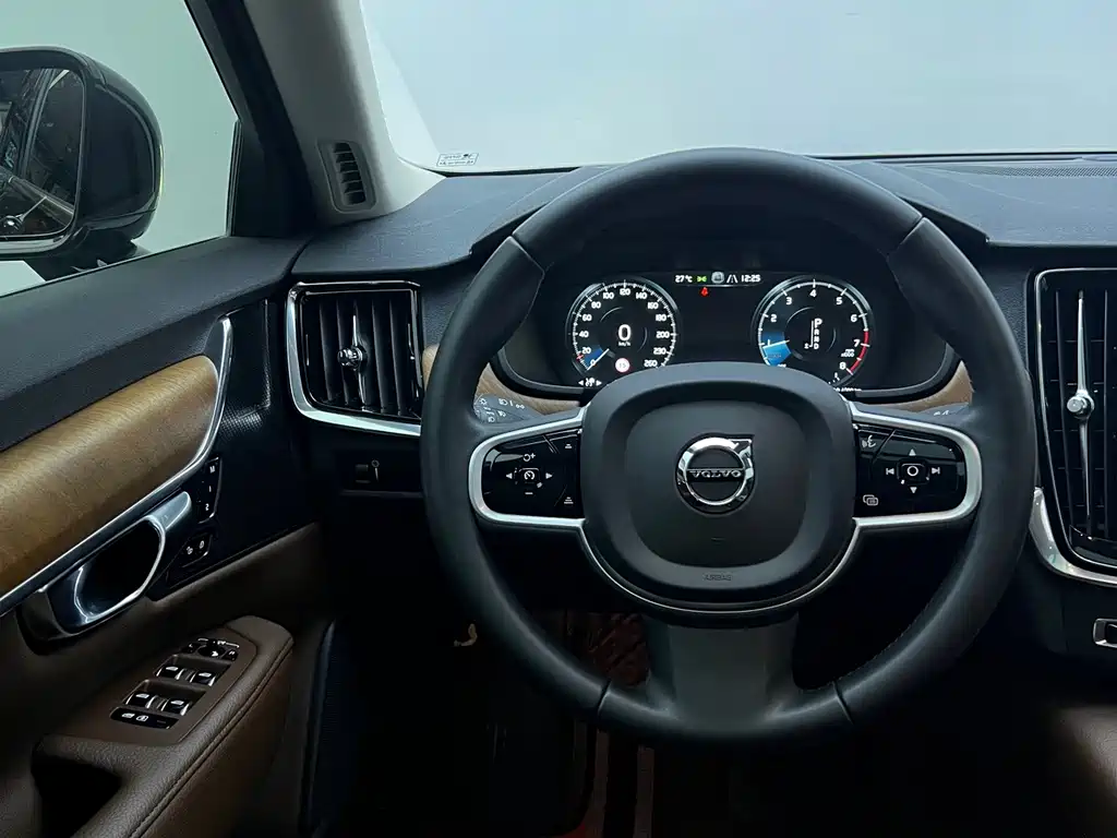 Volvo S90 — миниатюра 24