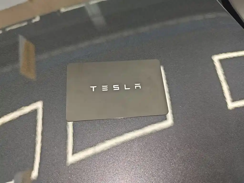 Tesla Model Y — миниатюра 9
