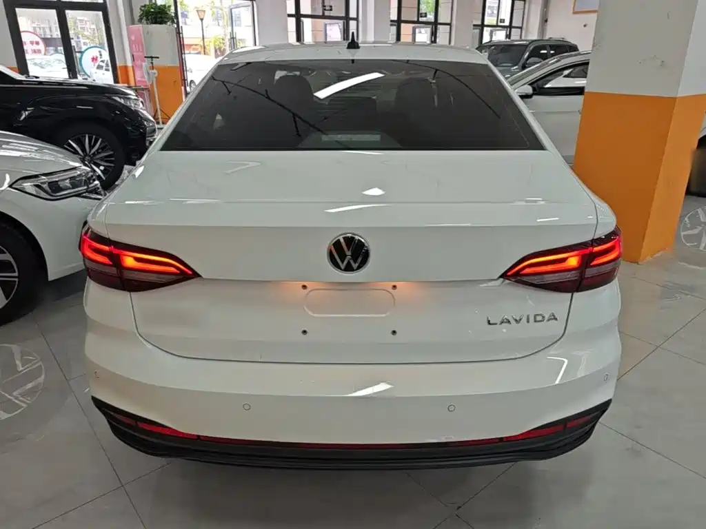 Volkswagen Lavida — миниатюра 6