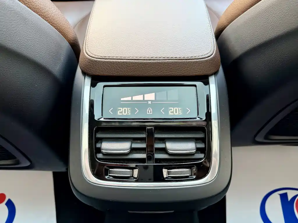 Volvo XC90 2020 T6 Luxury 7 мест