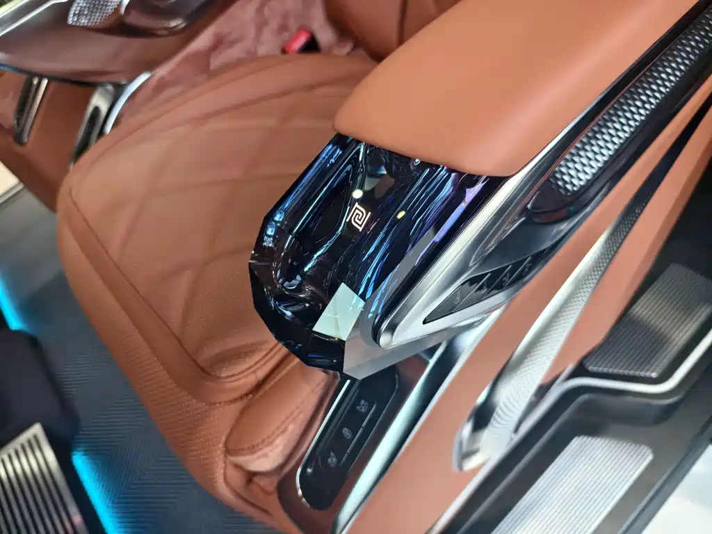 MERCEDES-BENZ V CLASS