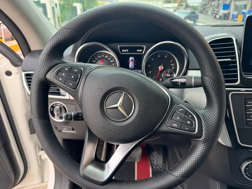 Mercedes-Benz GLE Coupe — миниатюра 10