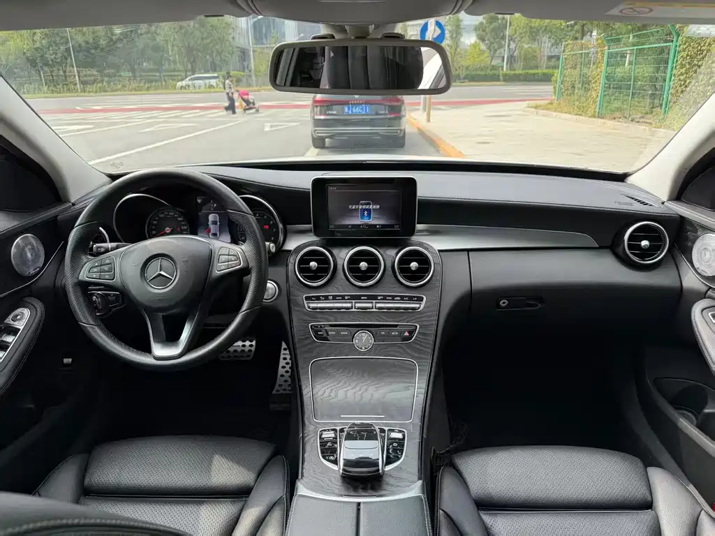 Mercedes-Benz C-Class — миниатюра 13