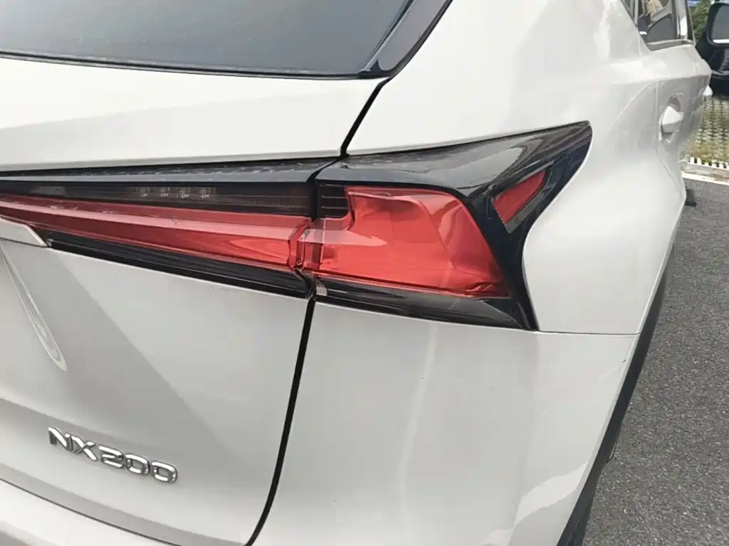 Lexus NX — миниатюра 8