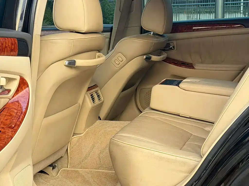 Toyota Crown — миниатюра 5