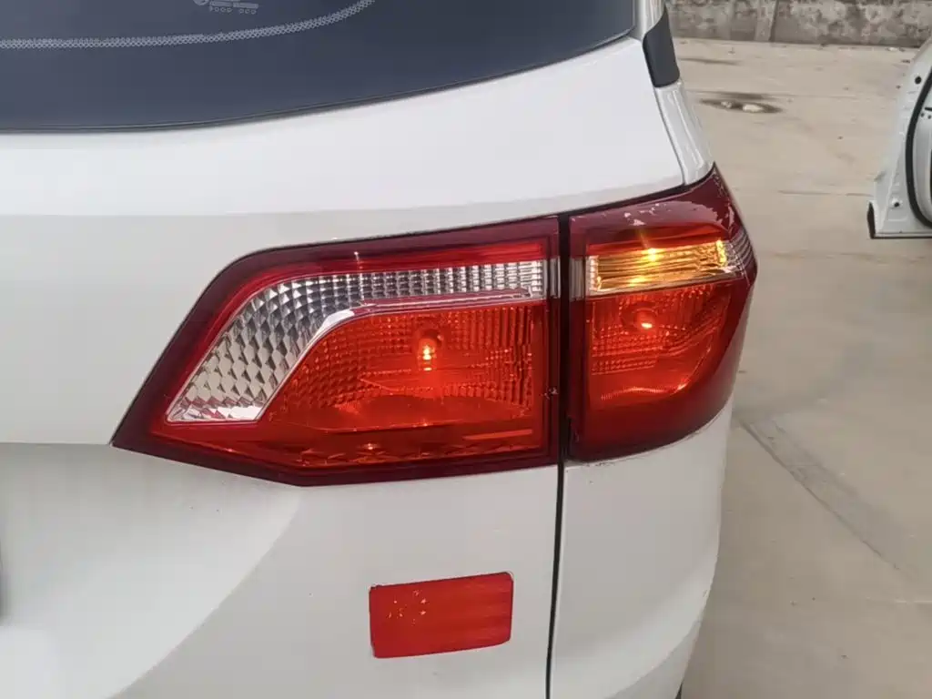 Wuling Hongguang S3 — миниатюра 8