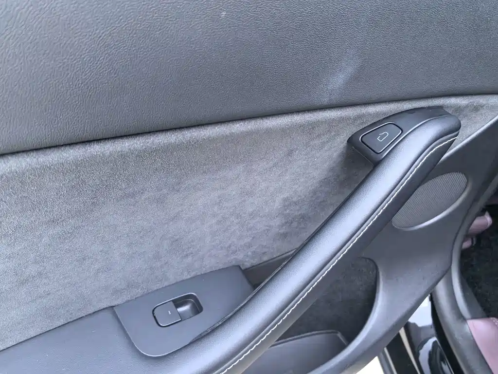 Tesla Model Y — миниатюра 28