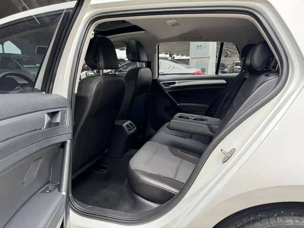 Volkswagen Golf — миниатюра 10