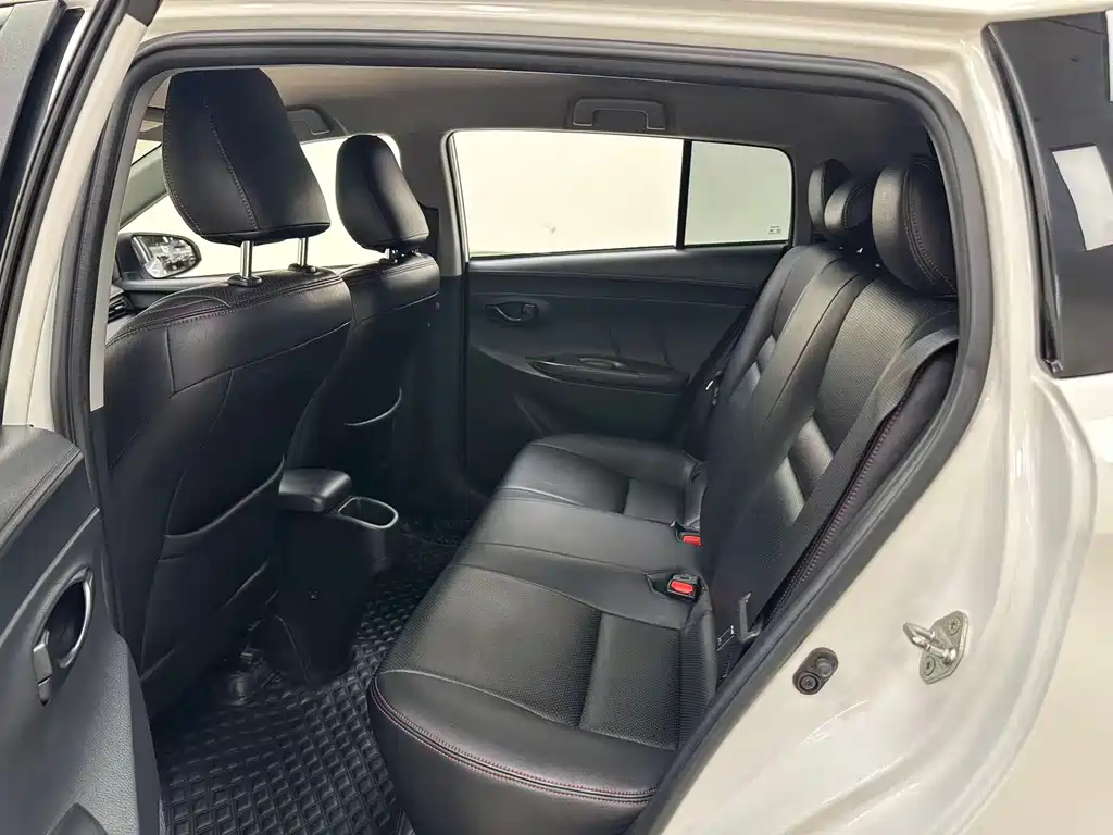 Toyota Yaris L — миниатюра 9