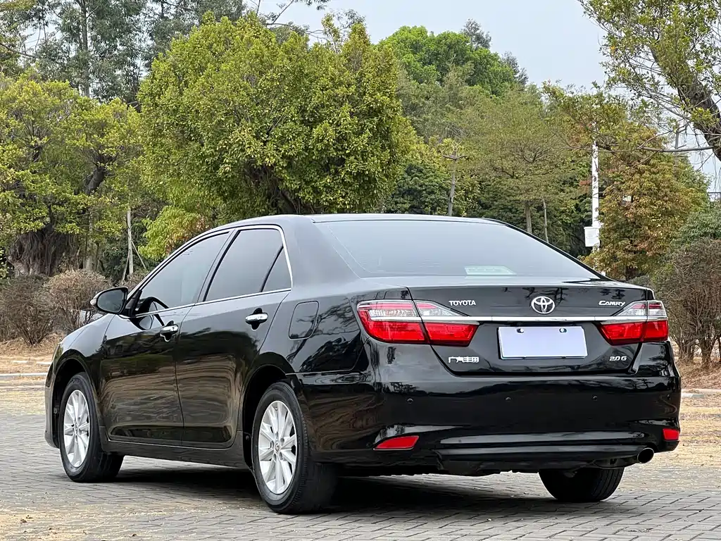TOYOTA CAMRY