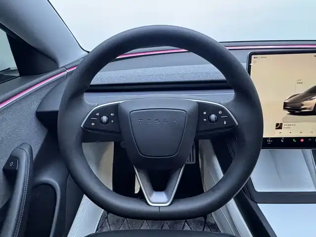 Tesla Model 3 — миниатюра 10