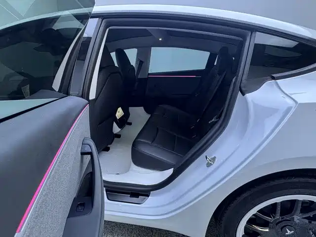 Tesla Model 3 — миниатюра 6