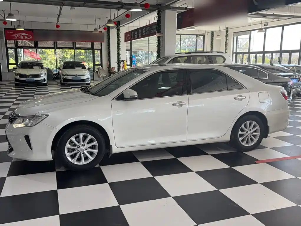 Toyota Camry — миниатюра 12