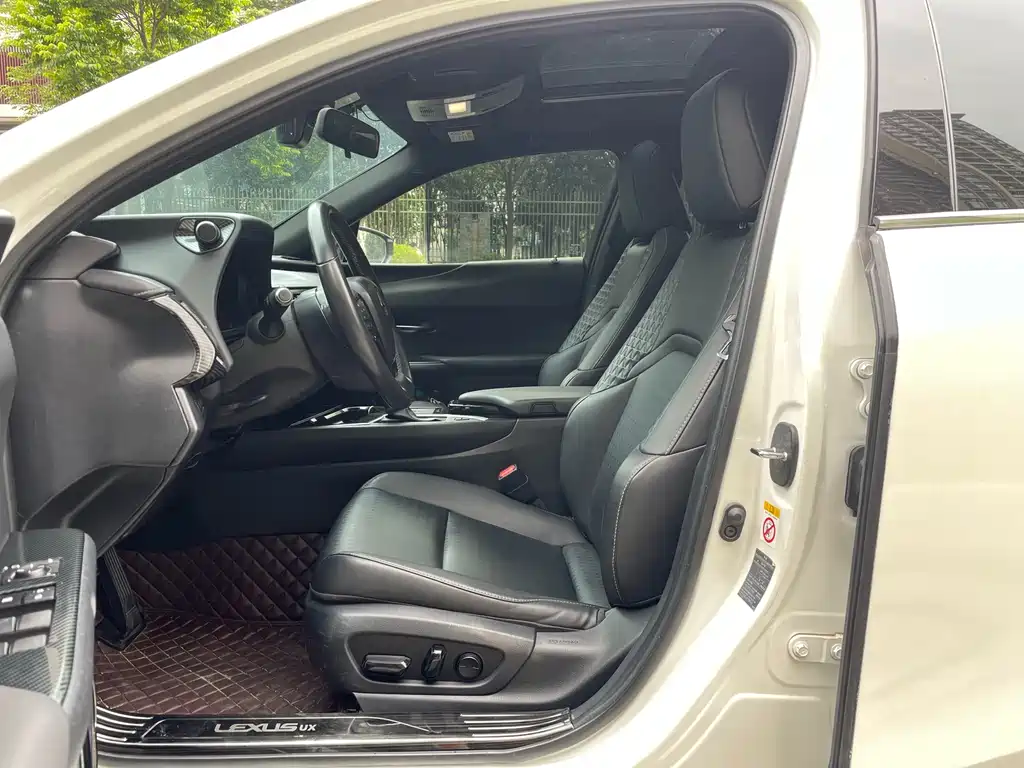 Lexus UX 2019 260h V