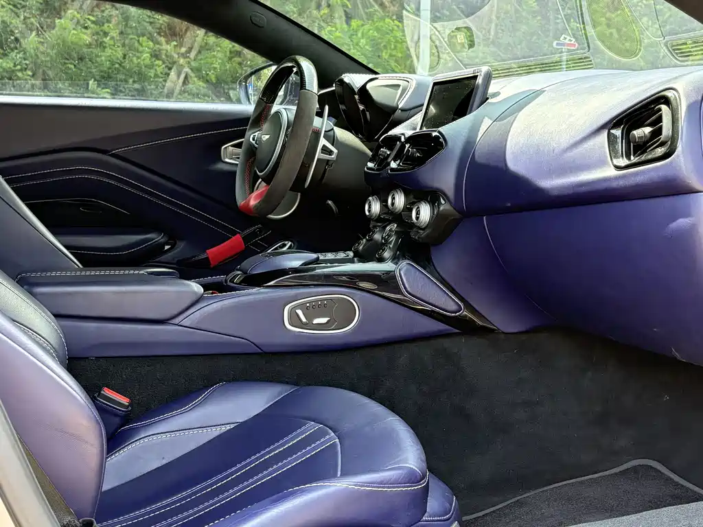 Aston Martin V8 Vantage — миниатюра 9