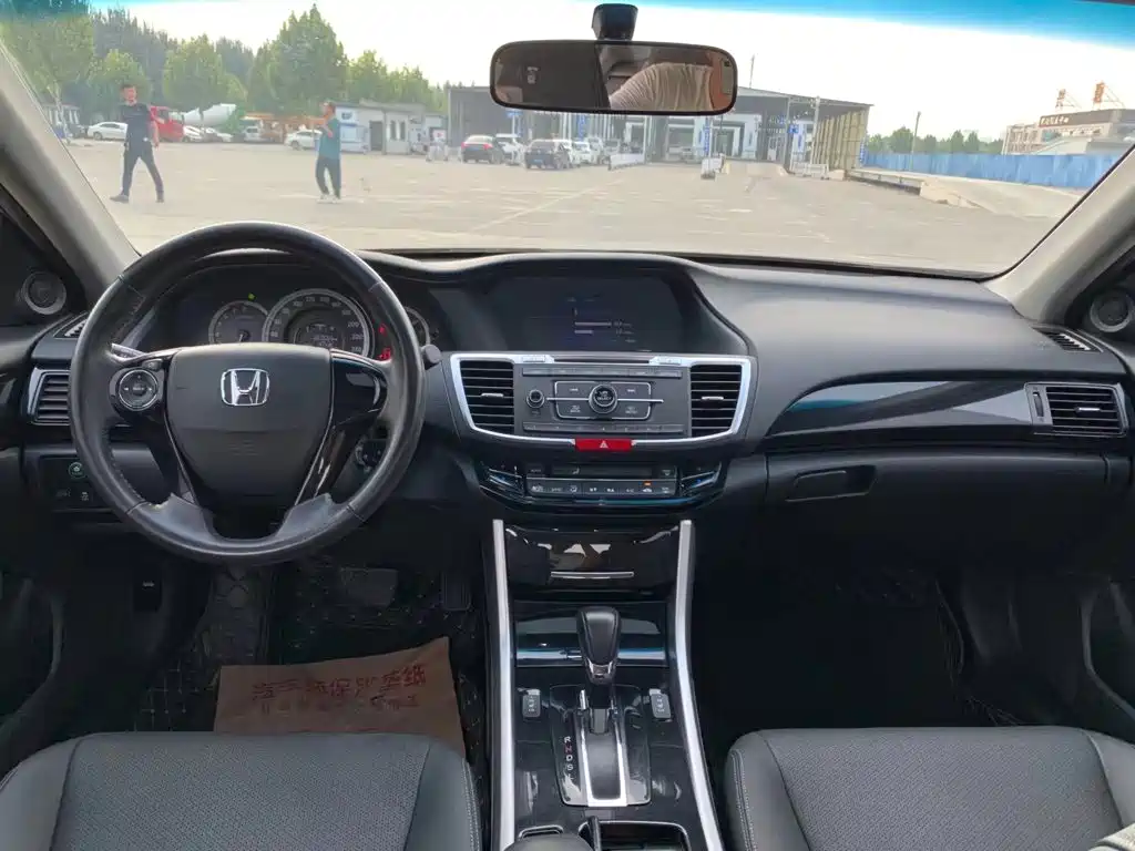 Honda Accord — миниатюра 9