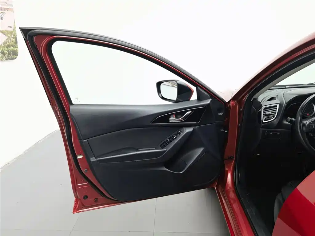 Mazda Mazda3 3 2016 1.5L AT Luxury