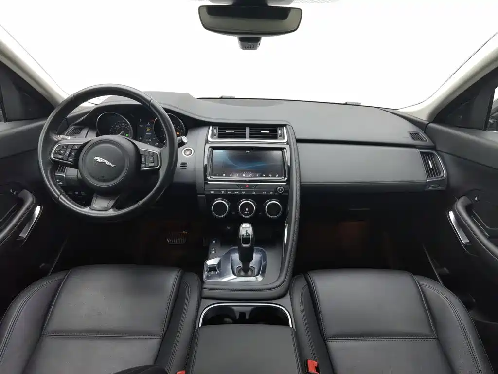 Jaguar E-PACE — миниатюра 5